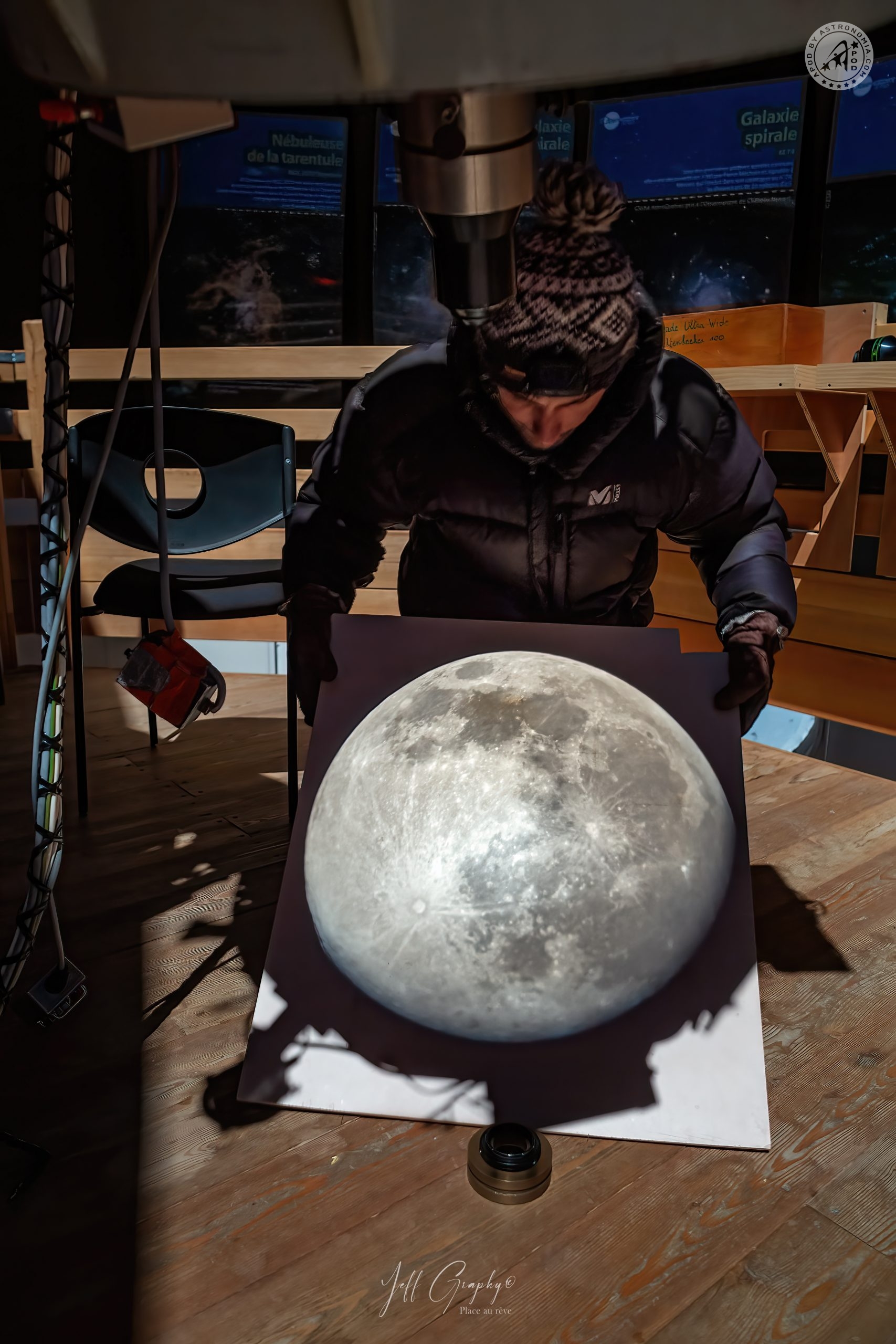 UN TELESCOPIO DISEGNA LA LUNA!