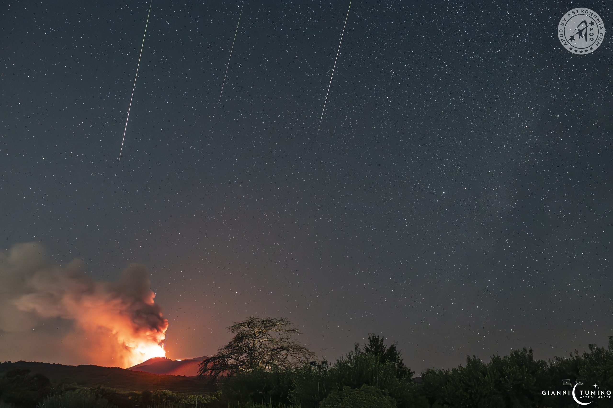 Tre Perseidi sull’Etna in eruzione
